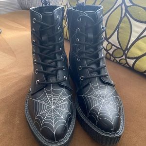 TUK Spiderweb boots 7.5